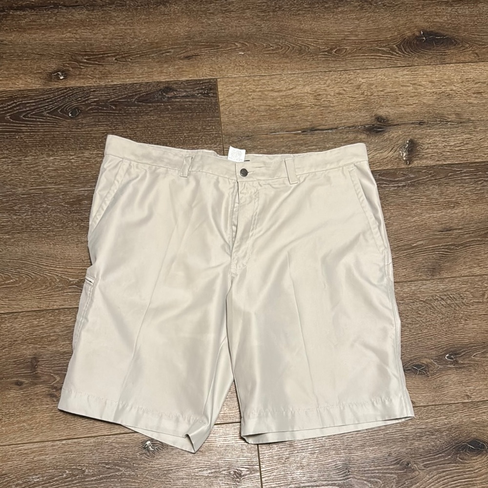 Callaway‎ khaki shorts 38